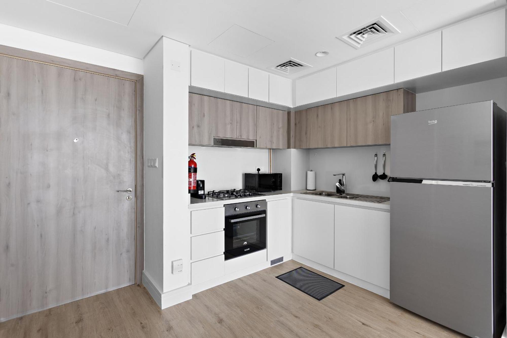 Vayk - Luxurious 1br With Balcony In Hills Estate Dubai