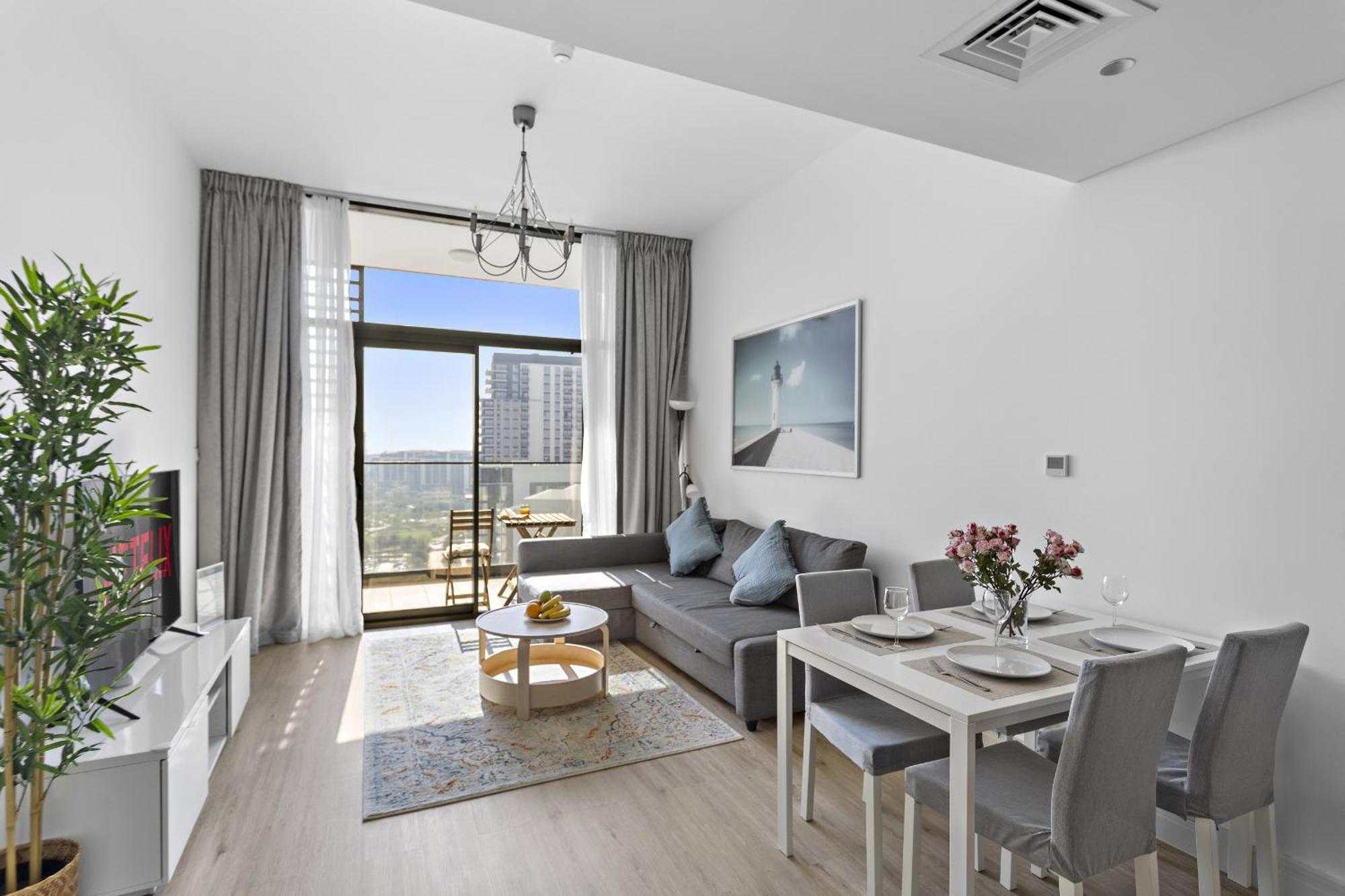 Vayk - Luxurious 1br With Balcony In Hills Estate * Dubai