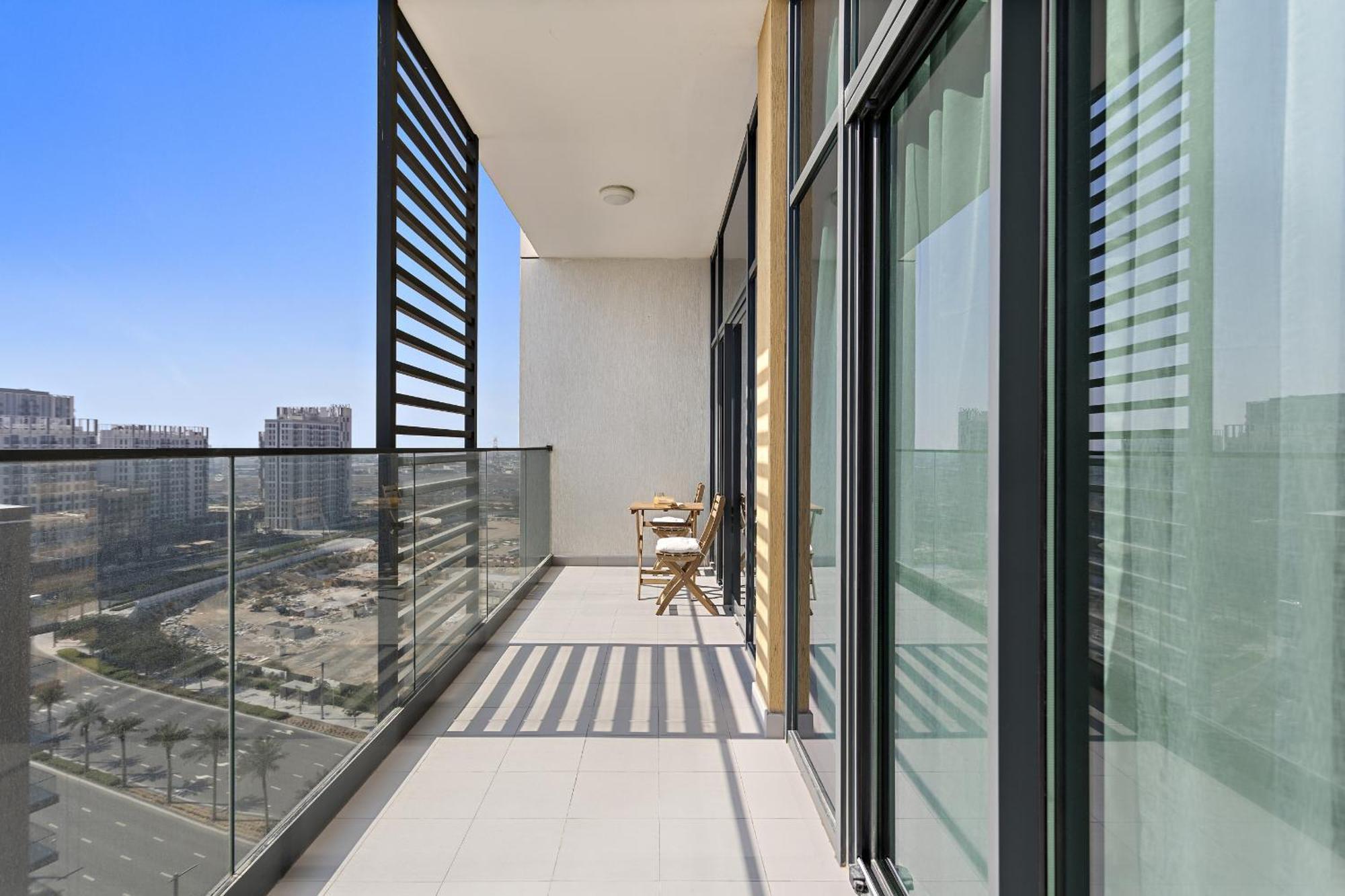 Vayk - Luxurious 1br With Balcony In Hills Estate Apartment Dubai