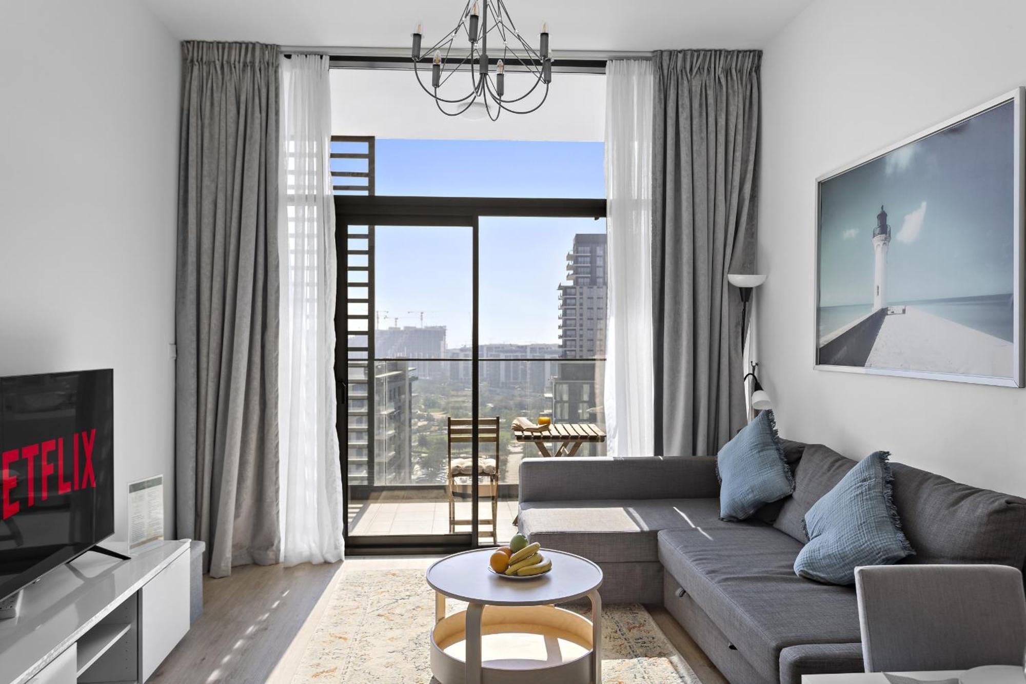 Vayk - Luxurious 1br With Balcony In Hills Estate *