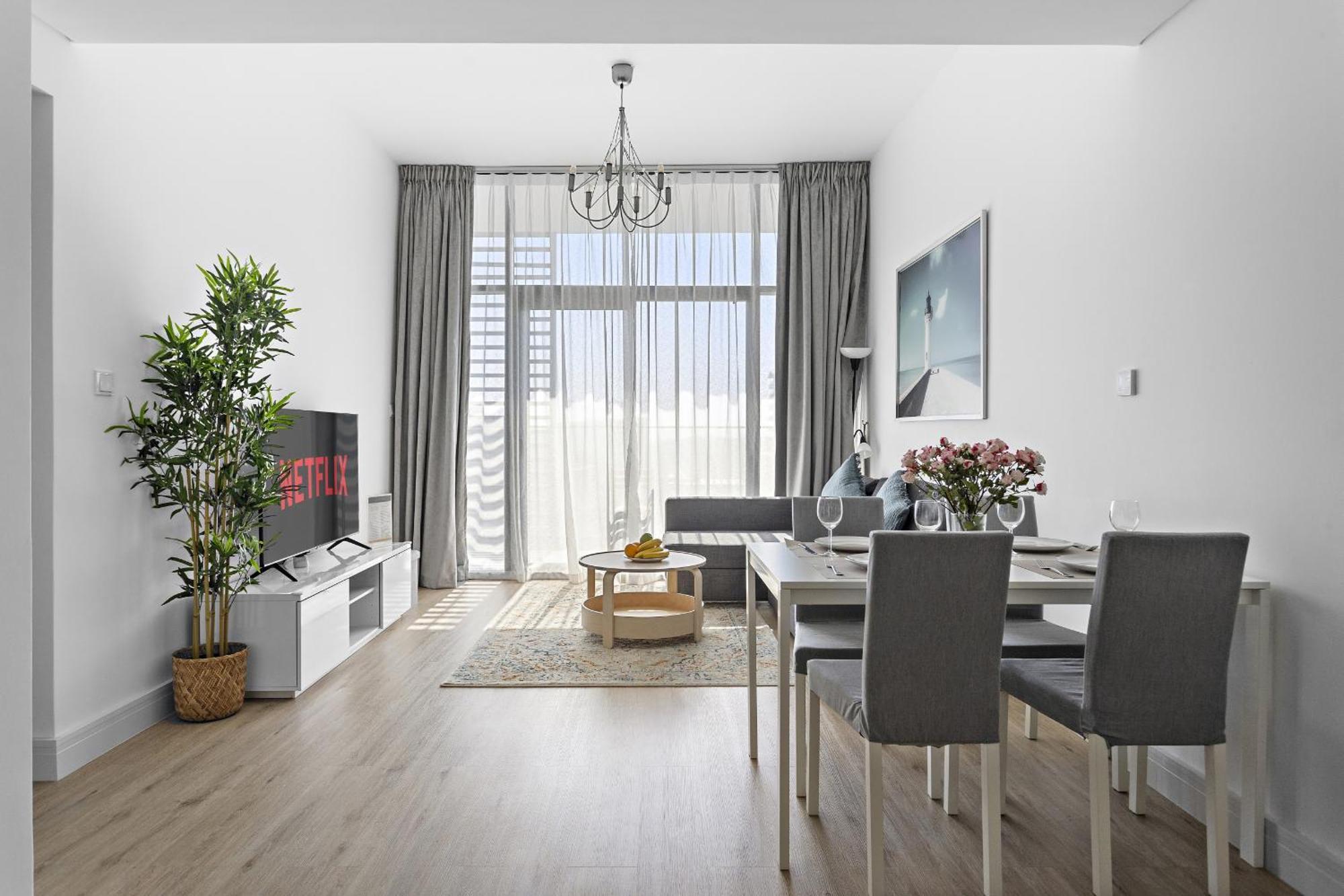 Vayk - Luxurious 1br With Balcony In Hills Estate * Dubai